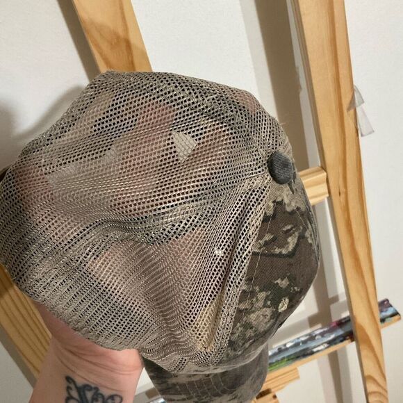 Cabela’s camo hat, mesh, snapback cap. One size fits most. - Picture 6 of 7